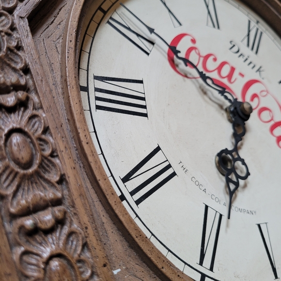 Vintage 70s Coca-Cola Wood Look Plastic Regulator Clock - Picture 10 of 10